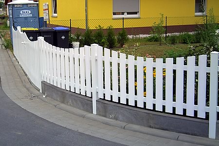 26. Zaun weiß Bogen unten